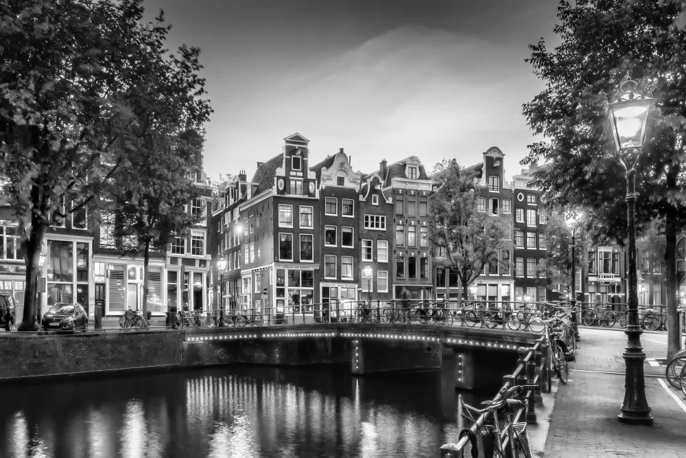 Viola, Melanie: AMSTERDAM Impressione idilliaca di Singel - Monocromatico