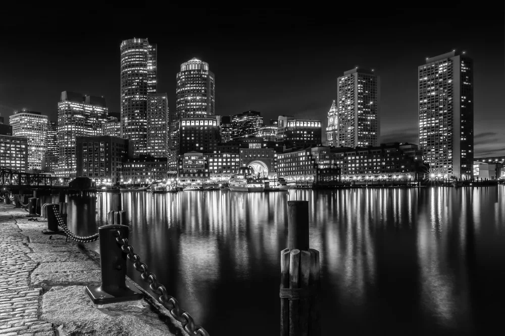 Viola, Melanie: BOSTON Fan Pier Park & Skyline at night - monochrome