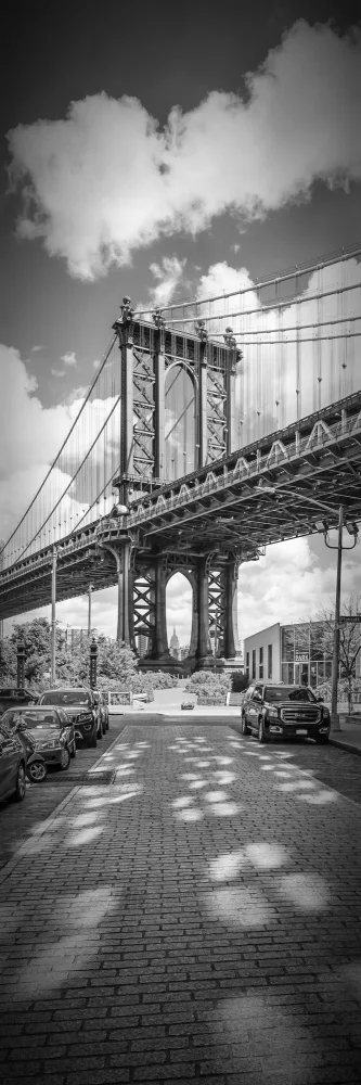 Viola, Melanie: NEW YORK CITY Manhattan Bridge - upright slim panorama