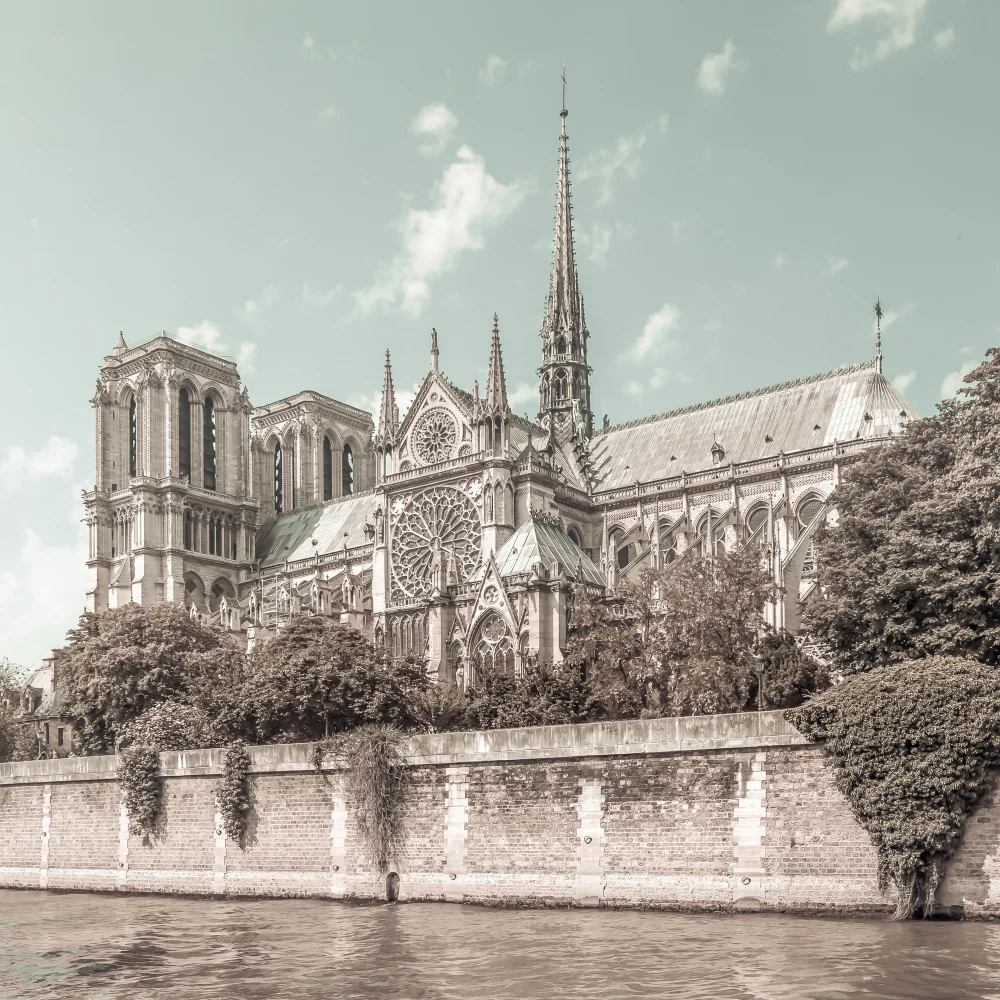 Viola, Melanie: PARIS Cathedral Notre-Dame | urban vintage style