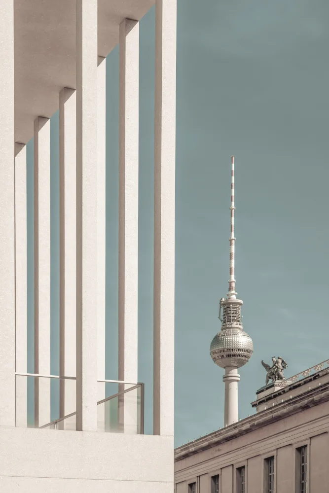 Viola, Melanie: BERLIN Television Tower & Museum Island | urban vintage style