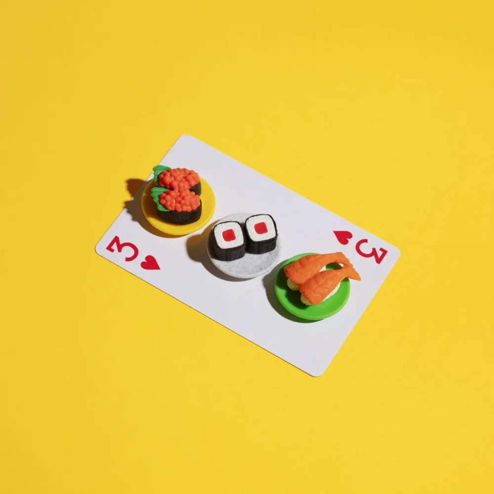 Ramiro, Julia: Selezione di sushi su una carta da gioco