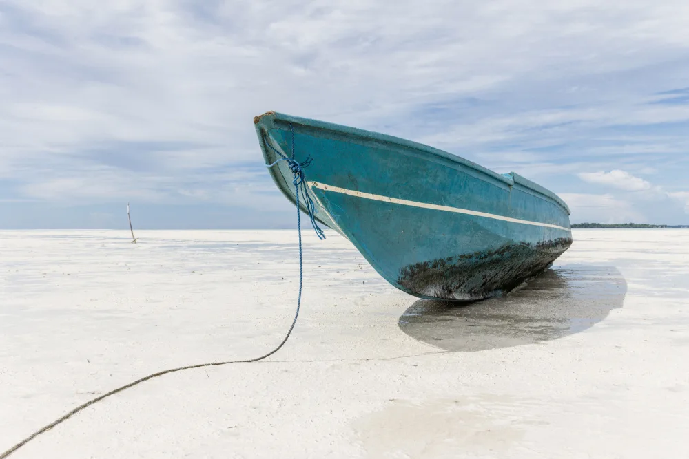 Photolovers: Boat at the beach