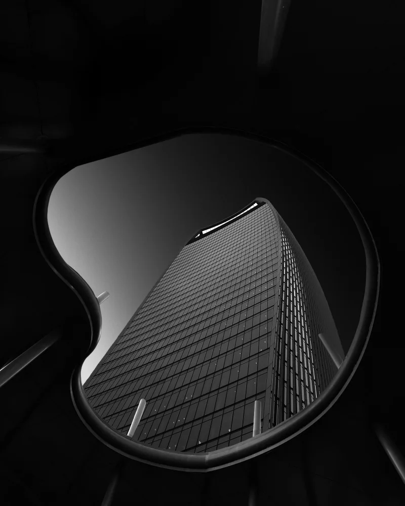 Pimenta, Jorge: The Walkie Talkie in la Castellana