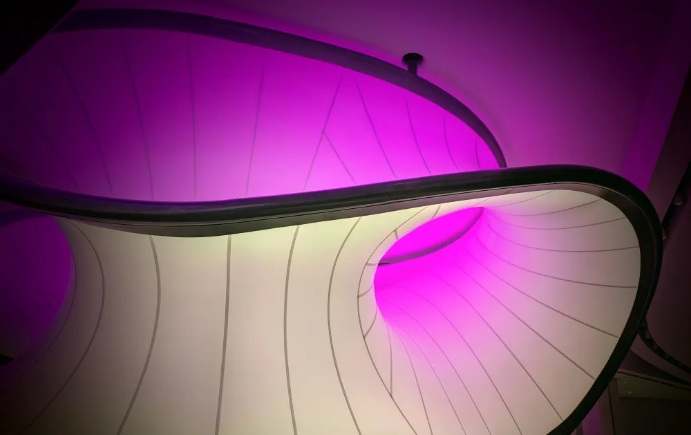 Allen, Elizabeth: Interiores Hadid