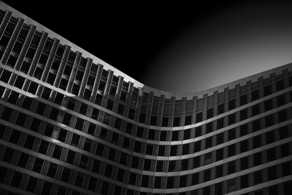 Son, van Greetje: Wavy facade