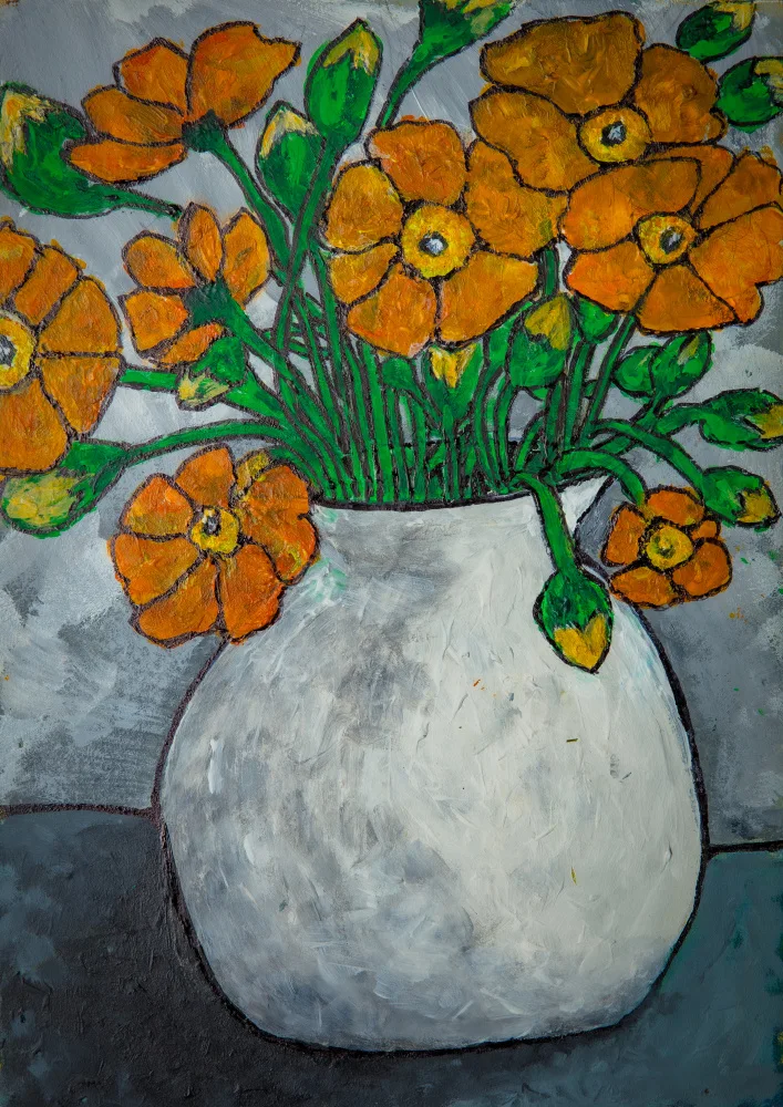 Hefer, Dale: Orangefarbene Blumen in weißer Vase