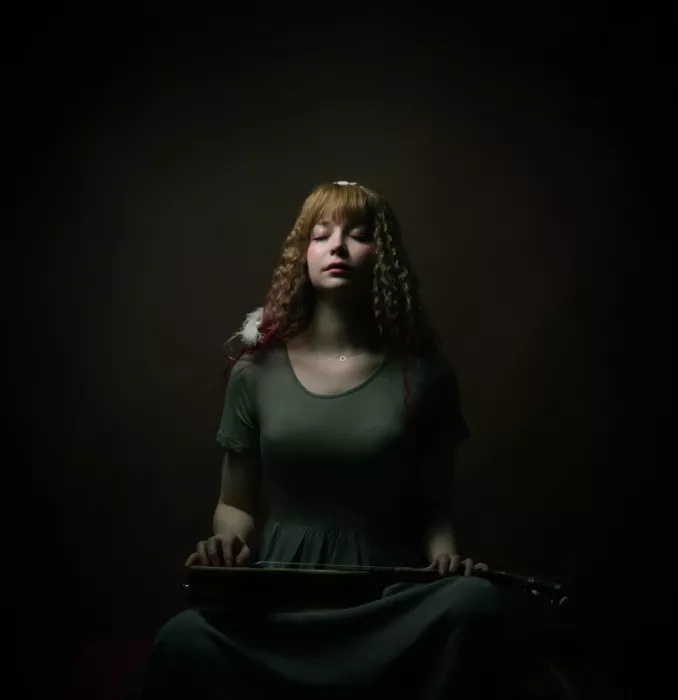 Hasheminasab, Moein: Chica persa