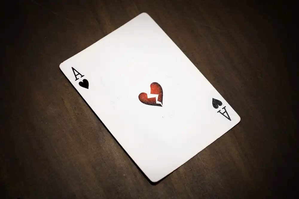 Hardhanu, Widi: The Ace of Broken Heart