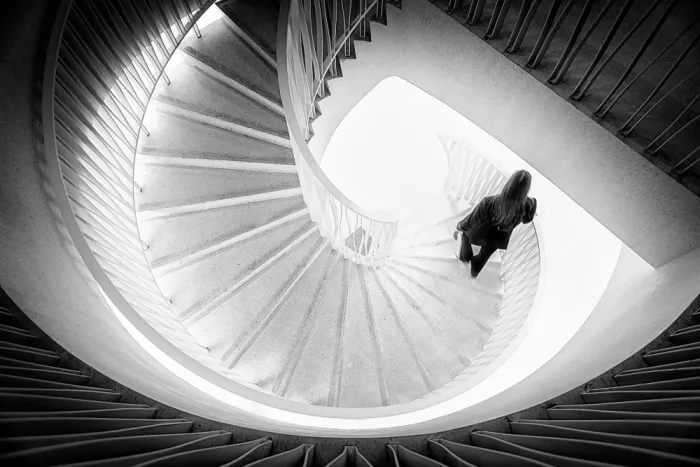 Flour, Bruno: Bajando las escaleras