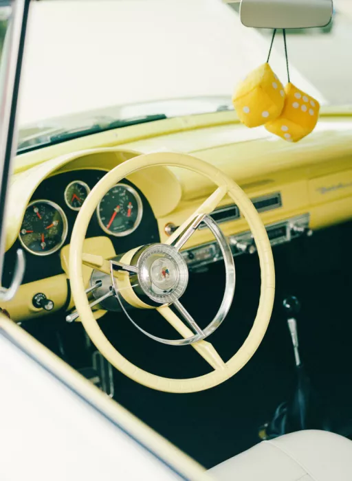 Young, Bethany: Auto classica VI