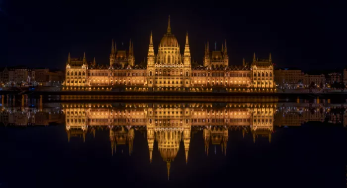 Kazamil, Farid: Parlamento de Budapest