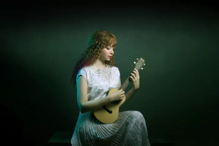 Hasheminasab, Moein: Chica persa