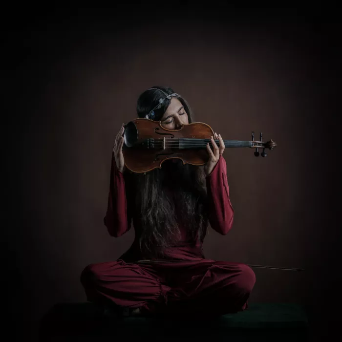 Hasheminasab, Moein: Chica persa