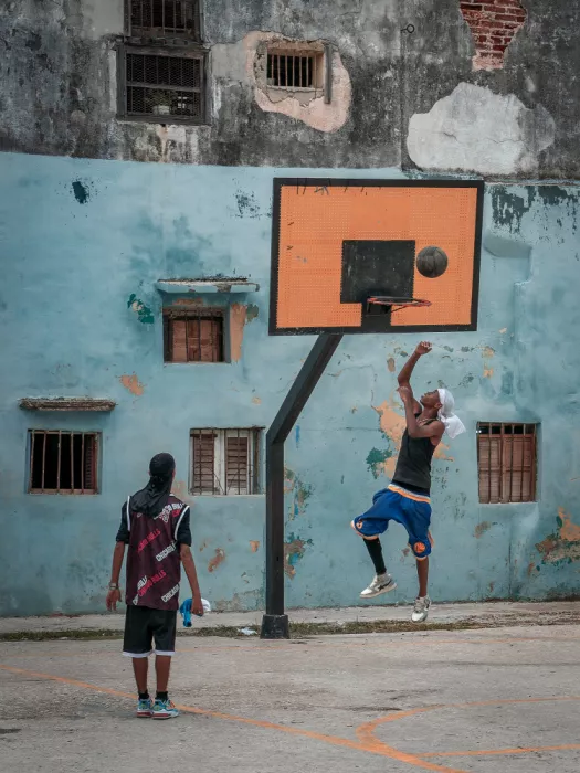 Bauer, Andy: Jugando baloncesto
