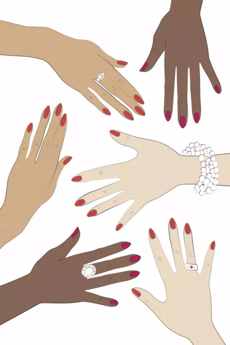 Martina: Mani diverse con smalto rosso e gioielli