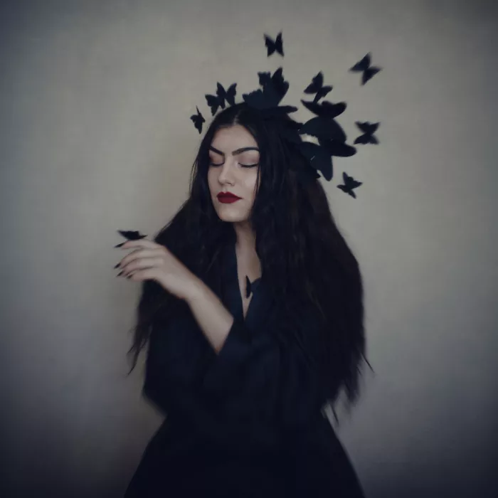 Arhire, Raluca: Zauberin