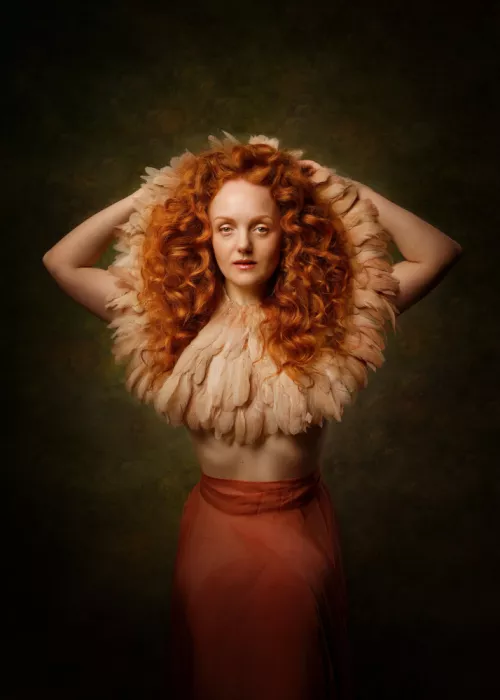 Mahony, O Kieran: Un col de plumes