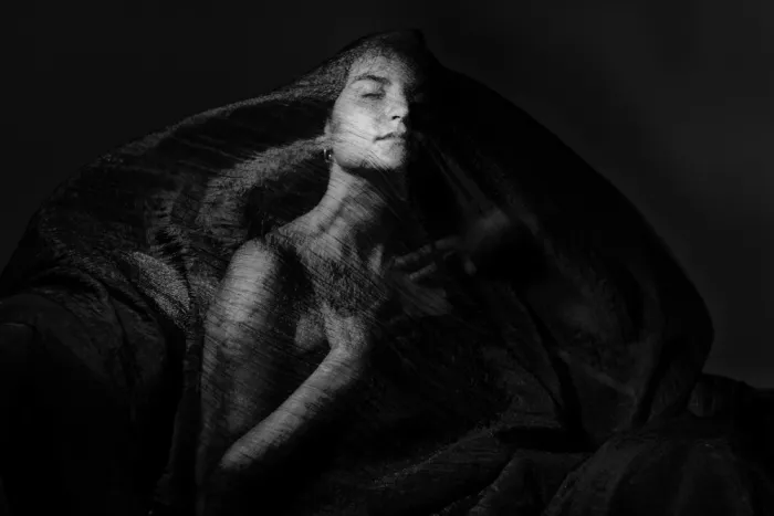 Raga, Gil Joan: Nuria en noir et blanc