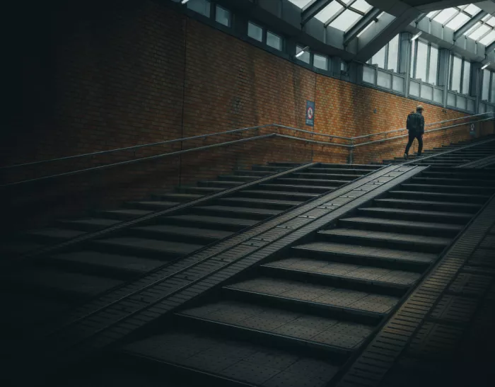 ISHIKAWA, HISASHI: Die Treppe hinaufgehen