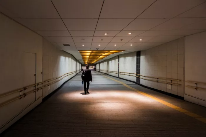 Ôtomo, Michiko: Dans le passage souterrain