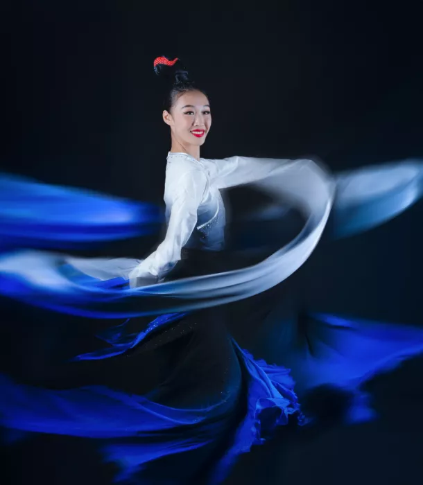 Wang, Catherine: Langärmeliger Tanz