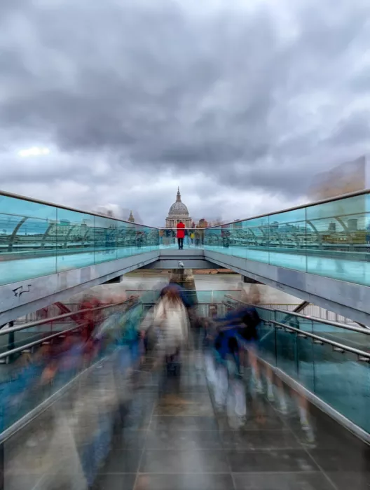Dixon, Colin: St Pauls e il Millennium Bridge in movimento