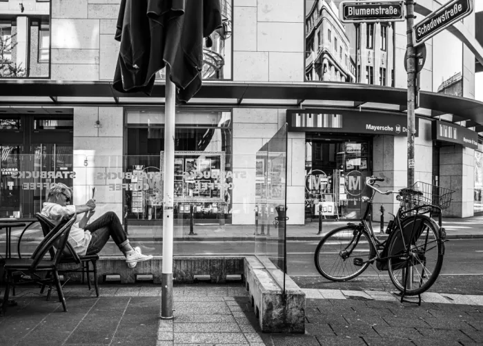 Photographer, Street Adam: In Zeiten von Covid-19 - Düsseldorf 2020-04