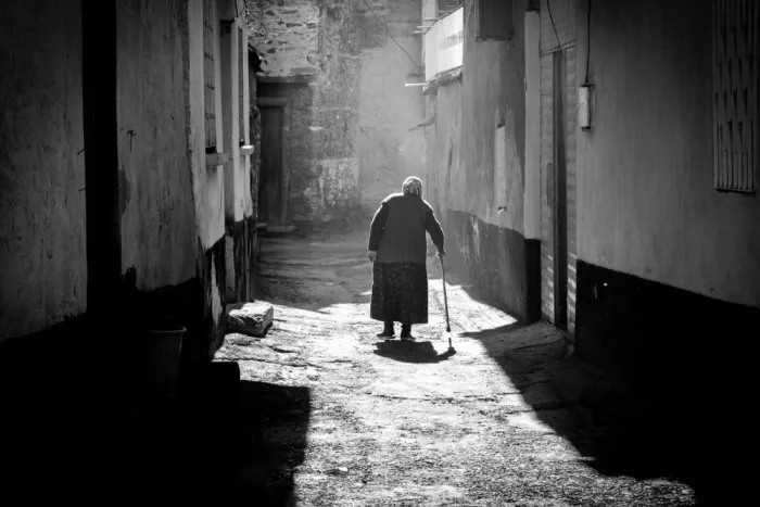 AK, Seray: Grandma