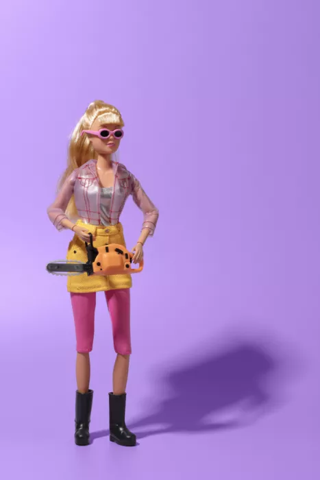 Ramiro, Julia: Muñeca motosierra