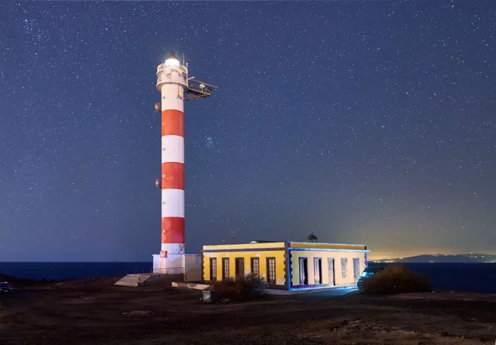 MARTÍNEZ, CARLOS JUAN: Faro de