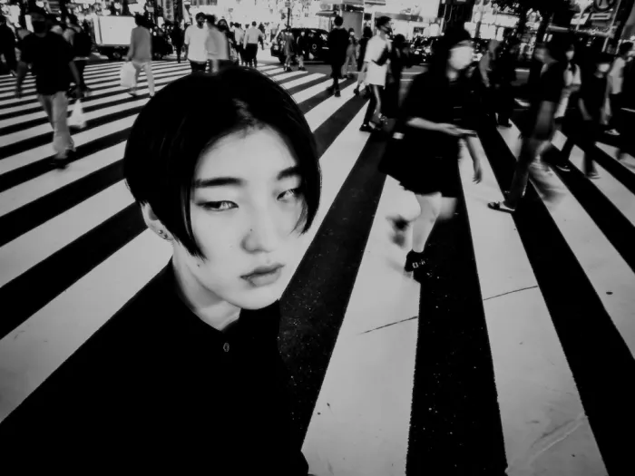 Ueno, Rei: Donne monocrome