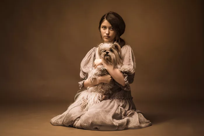 MATTY, TOV MAZAL: A girl with a dog