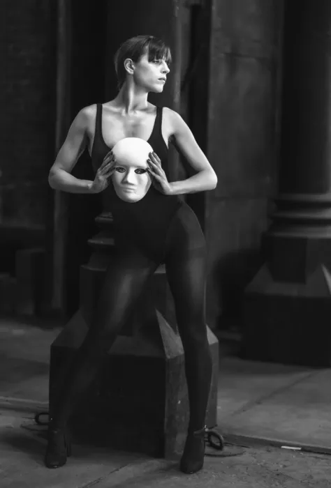Dixon, Colin: Dietro la maschera