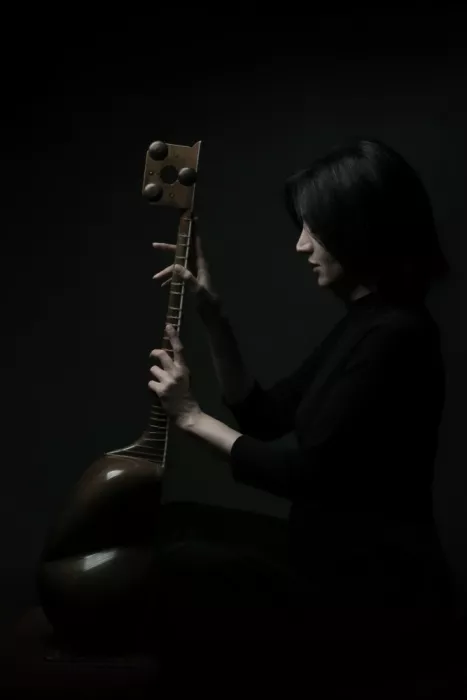 Hasheminasab, Moein: Persisches Musikermädchen