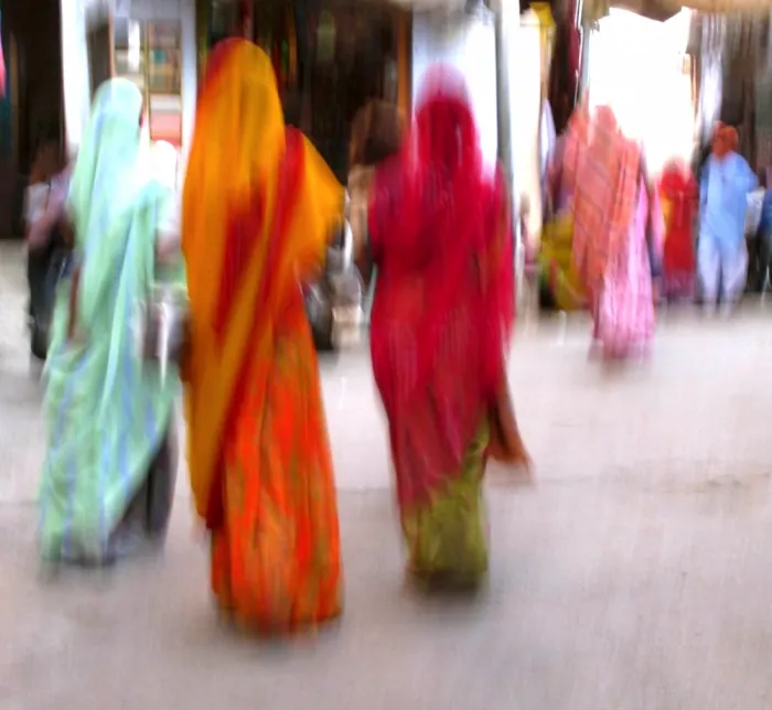 Cseresnjes, Anna: In der Straße von Deoghar, Indien