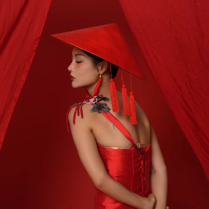 WONG, LIANG TWEE: Lady in red