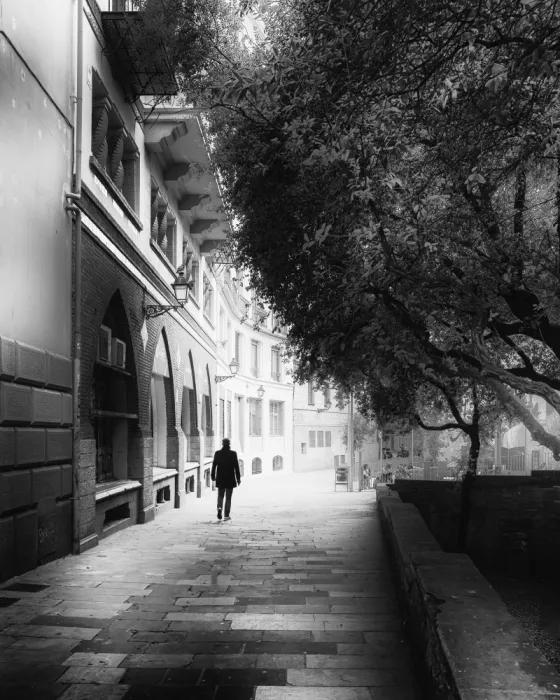Guo, Leah: Rue douillette