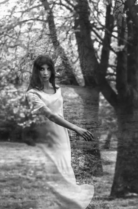 Ignatova, Desislava: the woman in white