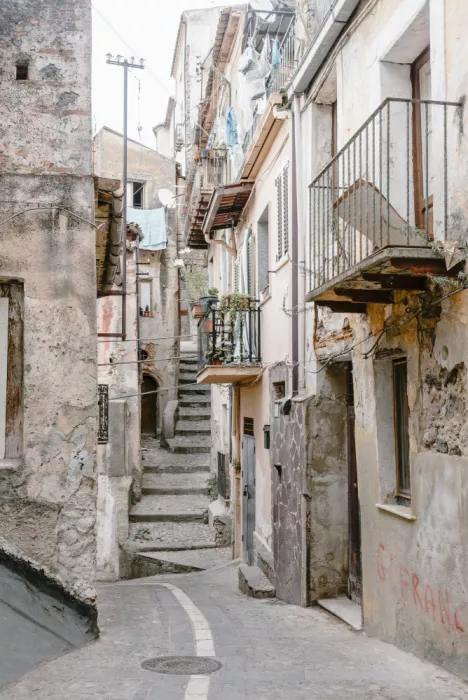 Photolovers: Small street in Italy