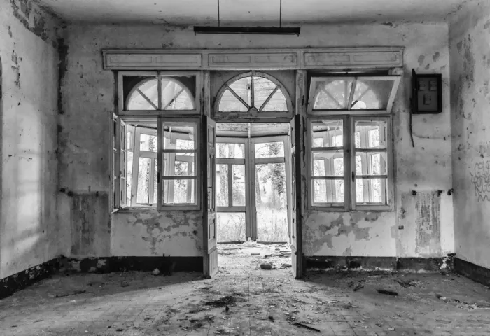 Sol, Emanuela: Urbex (staré schodiště)