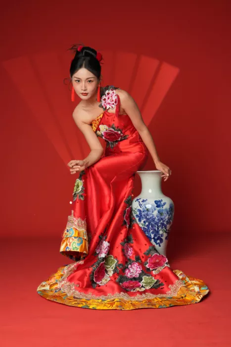 WONG, LIANG TWEE: Lady in red with a porcelain