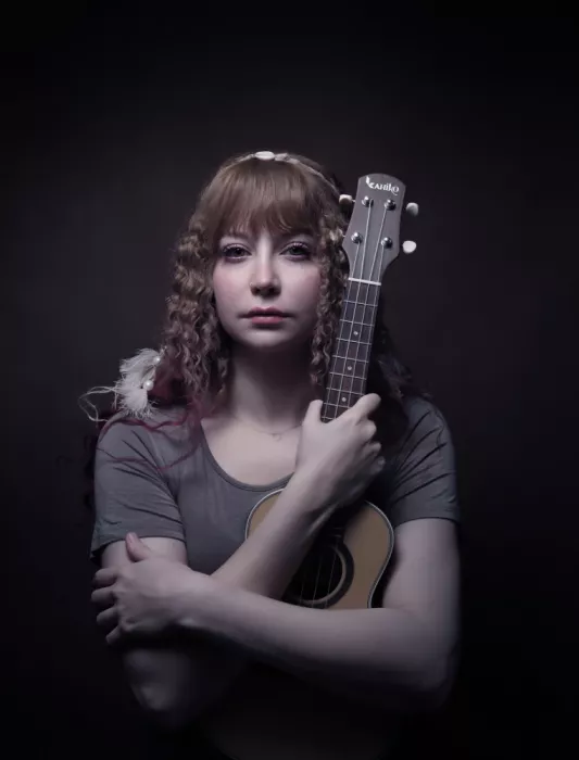 Hasheminasab, Moein: Chica músico persa