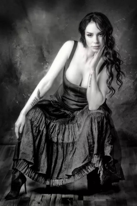 Calin, Silvia Rucsandra: Ana en blanco y negro