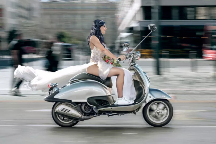 Egger, Marcel: Novia motorizada