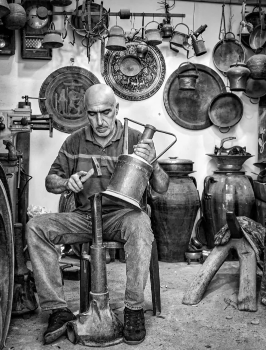 Alsofey, Bashar: Lavoro manuale
