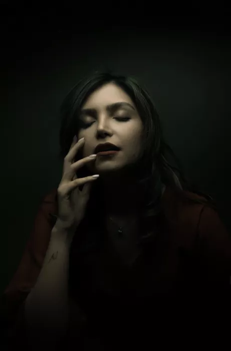 Hasheminasab, Moein: Chica persa