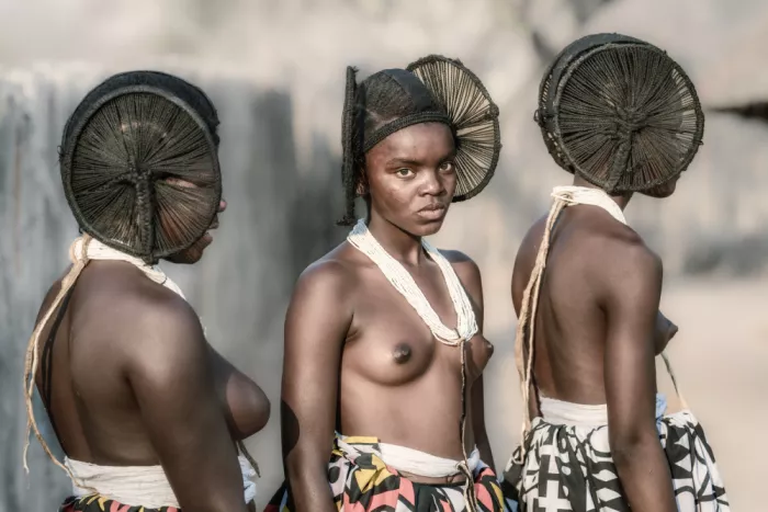 Cole, Trevor: Les filles Ovankhumbi