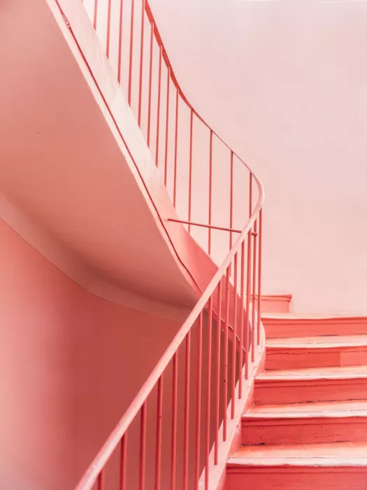 Zwart, Raisa: Pink Steps Cannes | Architectural Minimalism