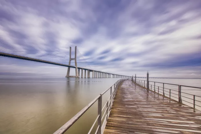 MARTÍNEZ, CARLOS JUAN: Pasarela y Puente Vasco da Gama